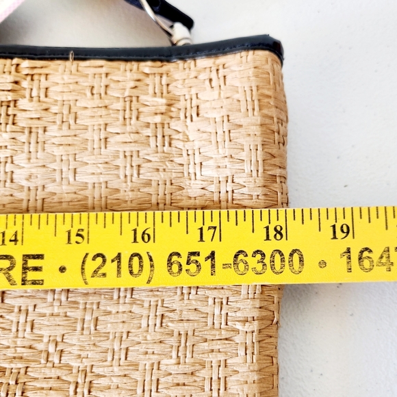 BBW Straw Beach Tote Crossbody - Picture 10 of 13